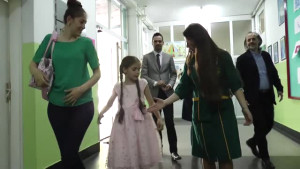 Türk Dizisi 'Elif'In Başrol Oyuncusu Boşnak Öğrencilerle Buluştu