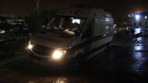 Elazığ'da Yağış Etkili Oldu, Araçlar Mahsur Kaldı